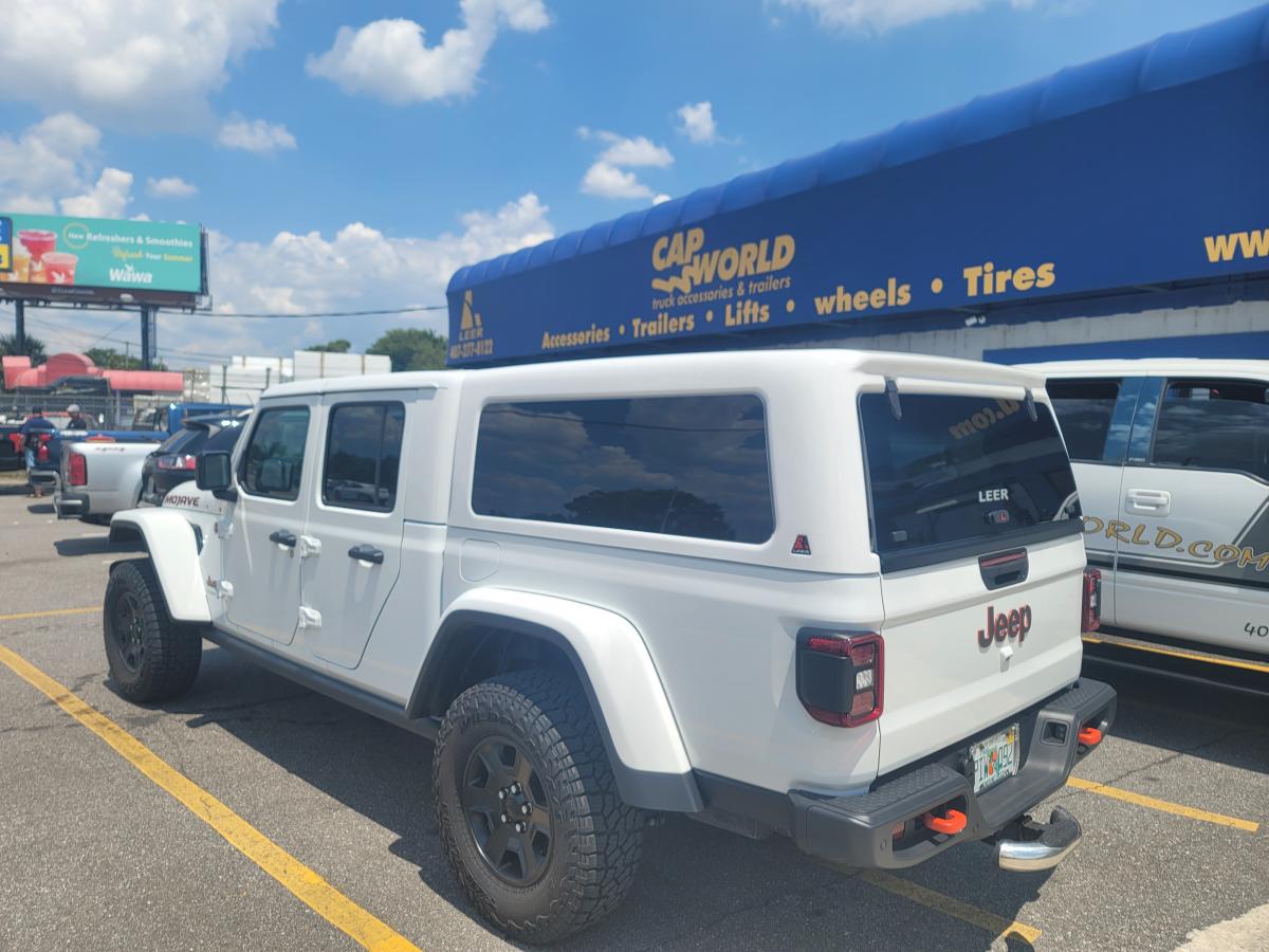 Jeep gladiator leer clearance cap